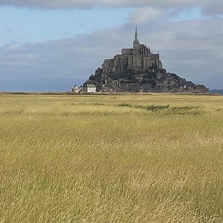 Saint-Georges-de-Reintembault Les Touches Bed & Breakfast エクステリア 写真